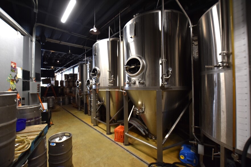 More Photos Of 5604 York Rd, Baltimore Storefront For Lease