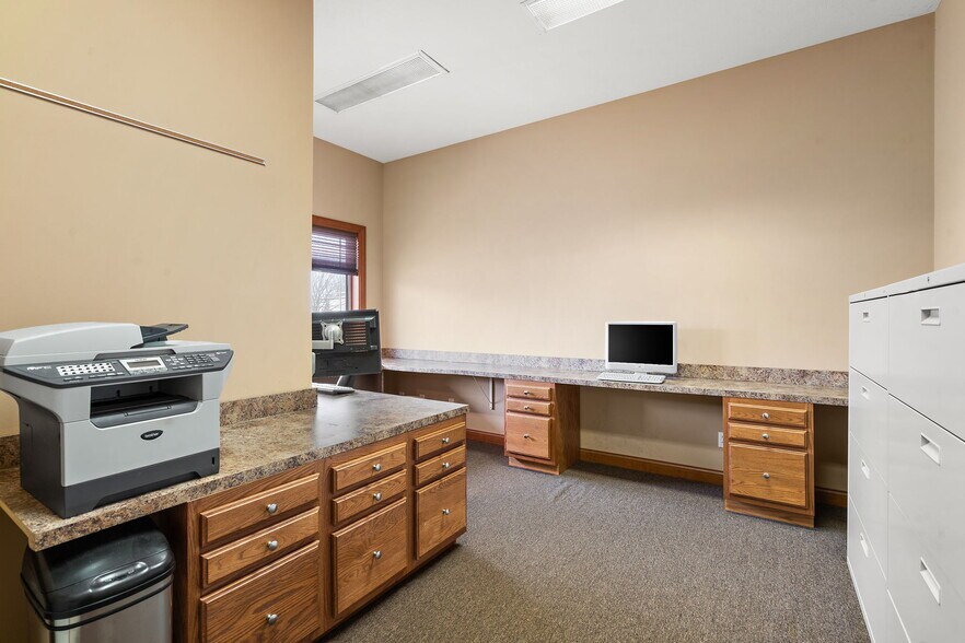 More Photos Of 2502 Beech St, Valparaiso Office For Sale