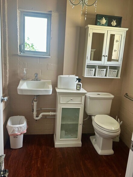 More Photos Of 1201 W Fairbanks Ave, Orlando Freestanding For Lease