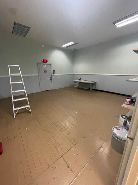 More Photos Of 522 S Main St, Elkhart Storefront Retail Residential For Lease