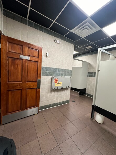 More Photos Of 102 E Park St, Taylorville Freestanding For Sale