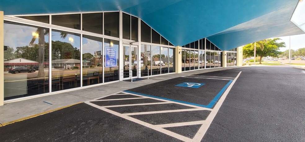 Primary Photo Of 3201 S Tamiami Trl, Sarasota Medical For Sale
