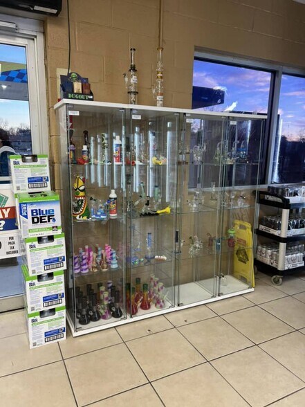 More Photos Of Cherokee St, Lindsay Convenience Store For Lease