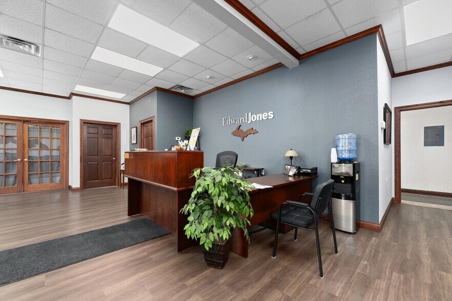 More Photos Of 629 W Cloverland Dr, Ironwood Storefront For Sale