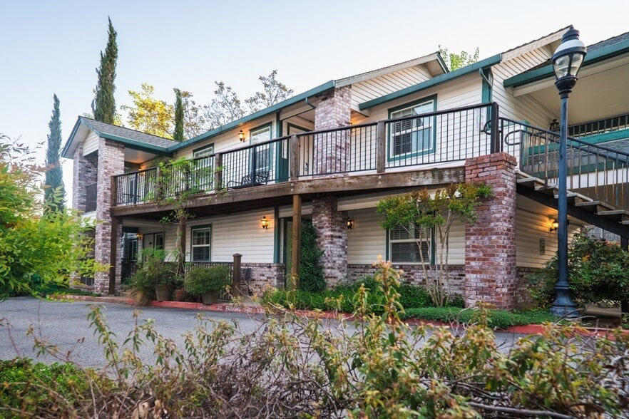 More Photos Of 210 N Auburn St, Grass Valley Hotel For Sale