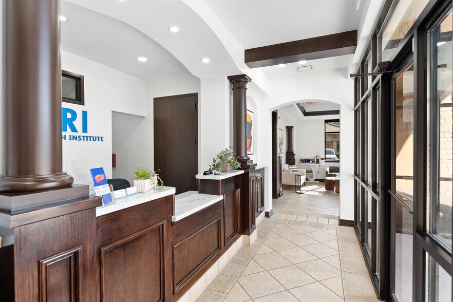 More Photos Of 19701 Kingwood Dr, Kingwood Office For Sale