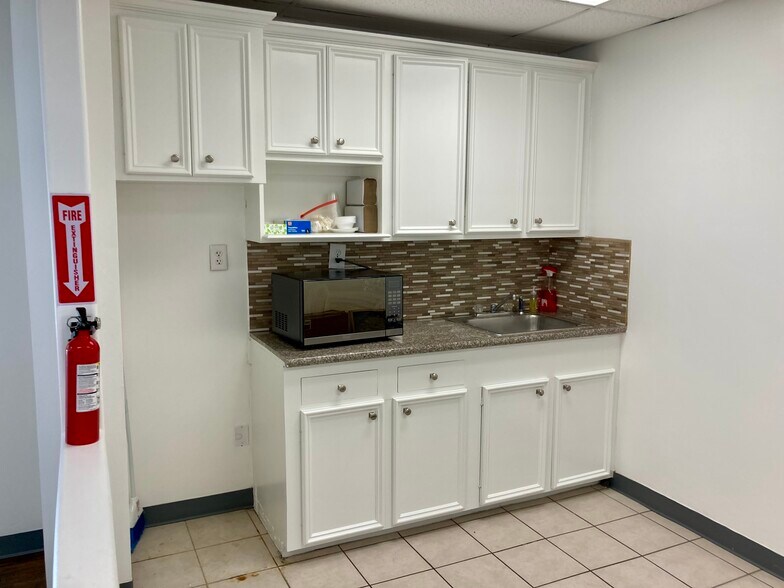 More Photos Of 5312 Elm St, Houston Office For Lease