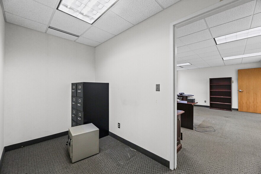 More Photos Of 37401 Stevens Blvd, Willoughby Flex For Lease