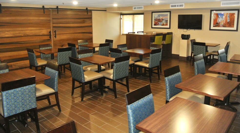 More Photos Of 6363 Oxon Hill Rd, Oxon Hill Hotel For Sale