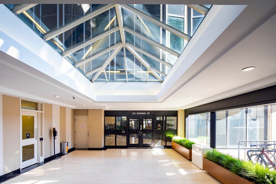 More Photos Of 123 Edward St, Toronto Medical For Lease