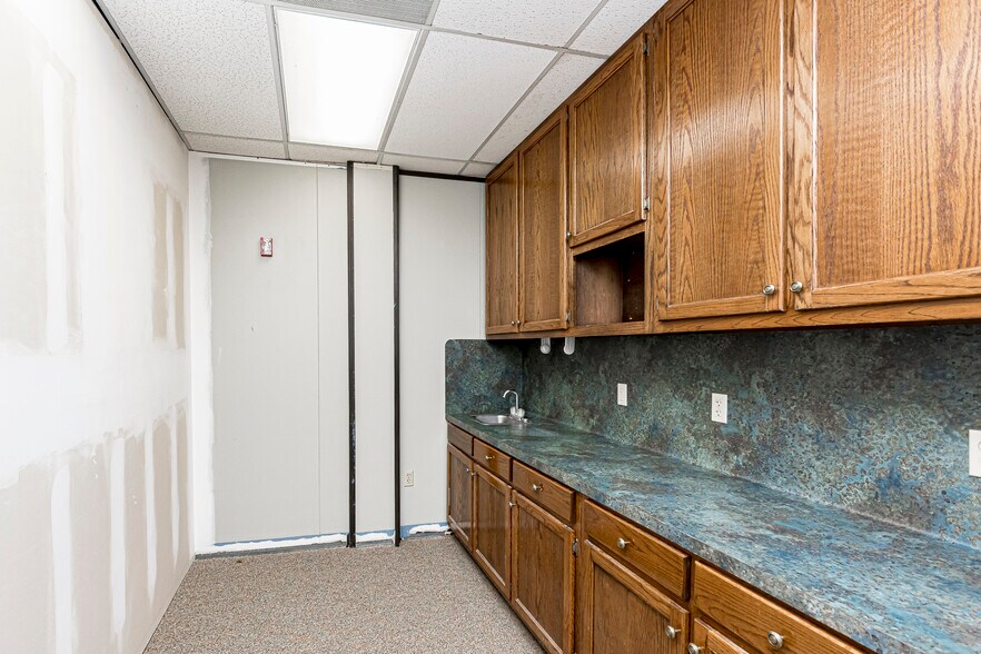 More Photos Of 11550 Newcastle Ave, Baton Rouge Office For Lease