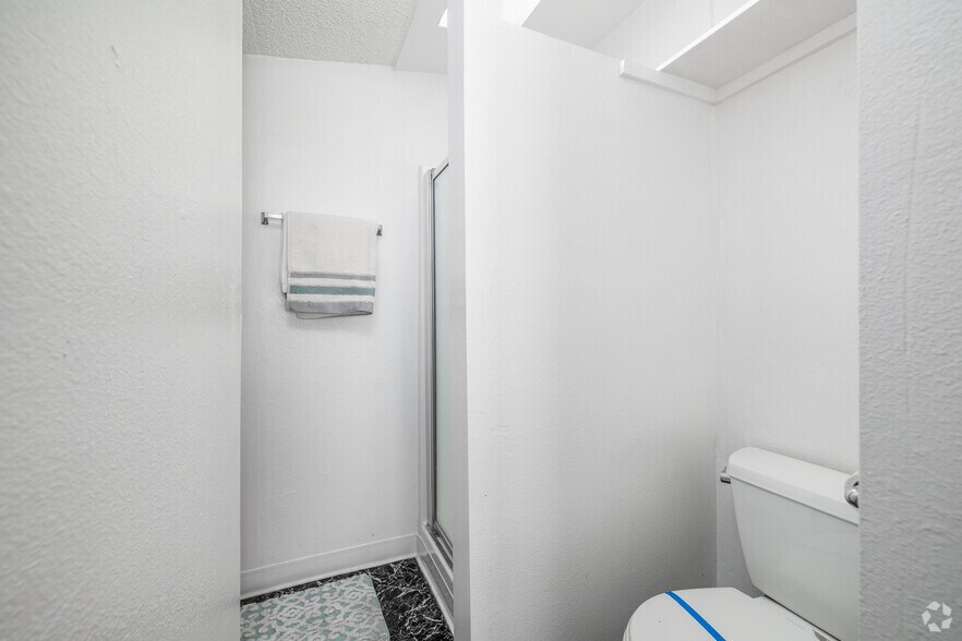 More Photos Of 1943 Vista Del Mar Ave, Los Angeles Apartments For Sale
