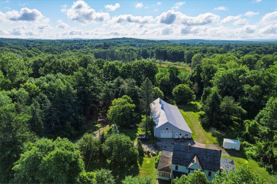 More Photos Of 527 Heineberg Dr, Colchester Apartments For Sale