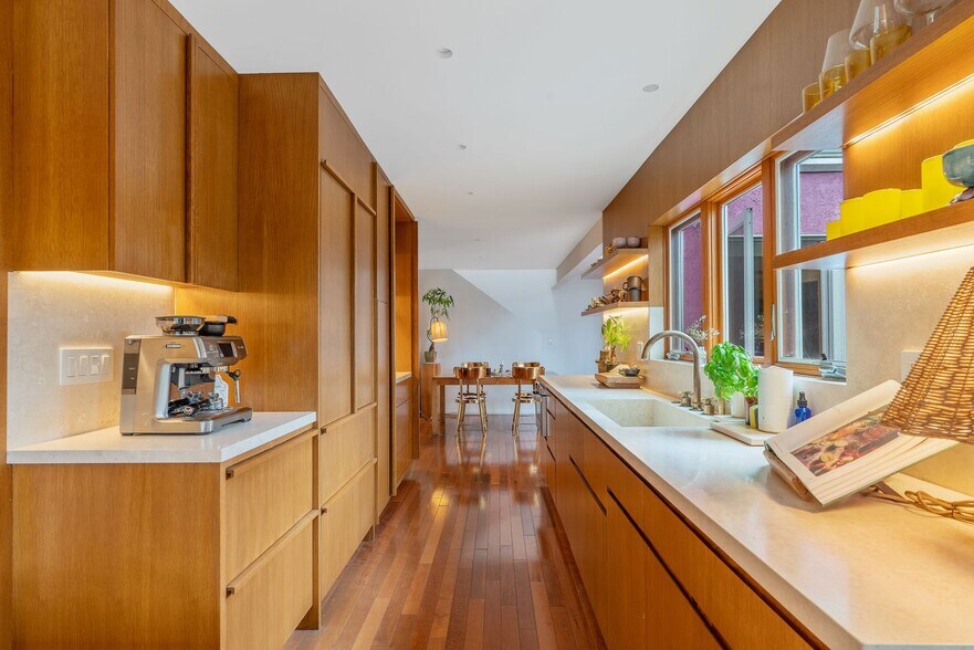 More Photos Of 1964 Vestal Ave, Los Angeles Office Residential For Sale