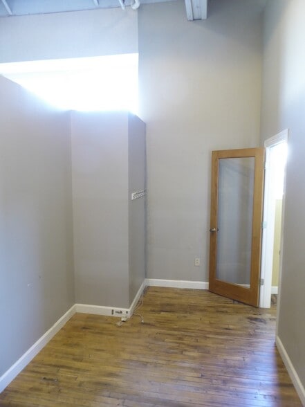 More Photos Of 1667 E 40th St, Cleveland Loft Creative Space For Sale