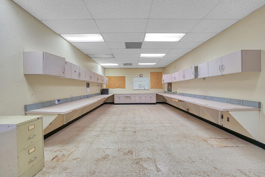 More Photos Of 6725 NW Atlanta Ave, Lawton Industrial For Lease