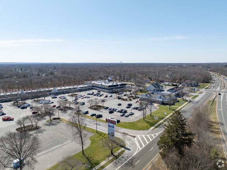 More Photos Of 5505-5507 Nesconset Hwy, Mount Sinai General Retail For Lease