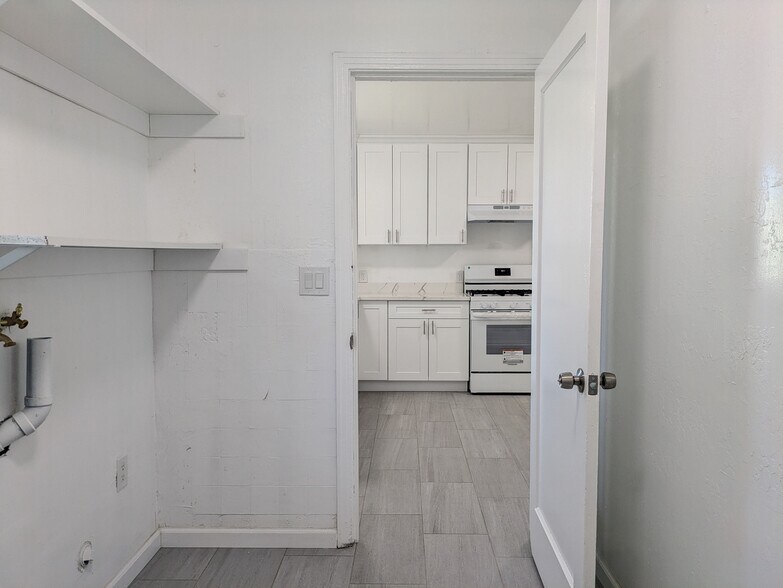 More Photos Of 194 S 24th St, San Jose Showroom For Sale