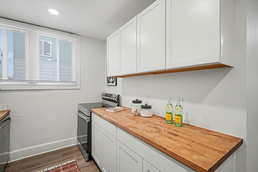 More Photos Of 924 W 9th Ave, Denver Office For Sale