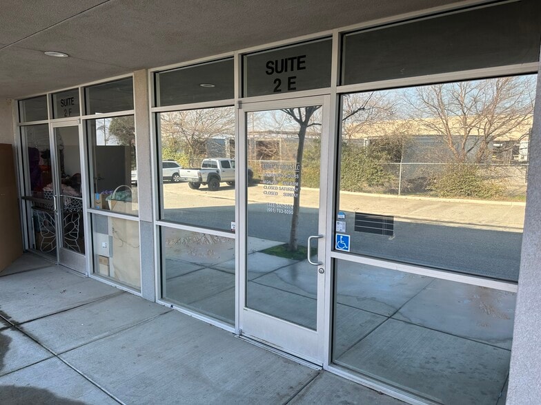 More Photos Of 3740 N Sillect Ave, Bakersfield Light Manufacturing For Lease