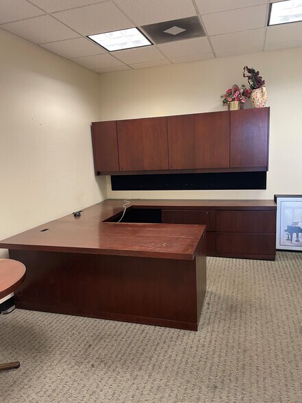 More Photos Of 7700 W 79th St, Bridgeview Self Storage For Lease