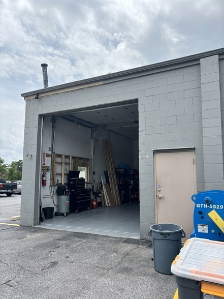 More Photos Of 13315 B St, Omaha Warehouse For Lease