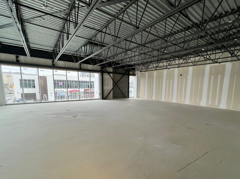 More Photos Of 9300 Goreway Dr, Brampton Storefront Retail Office For Sale