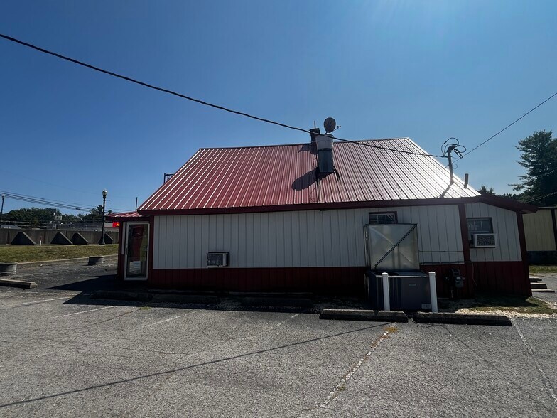 More Photos Of 451 N Wilson Rd, Radcliff Freestanding For Sale