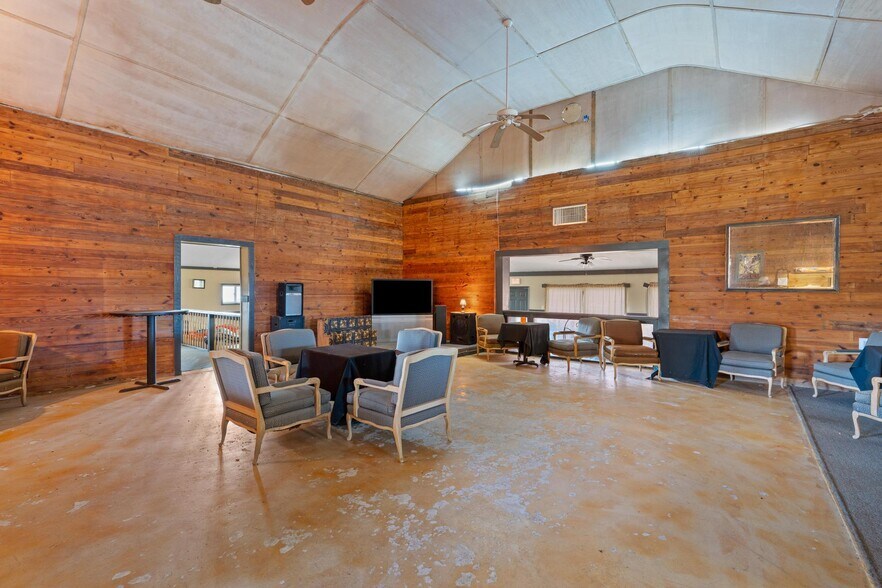 More Photos Of 607 Butts Mill Rd, Pine Mountain General Retail For Sale