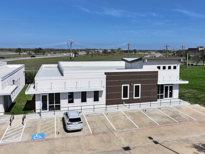 Primary Photo Of 7228 Medical Center Dr, Texas City Medical For Lease