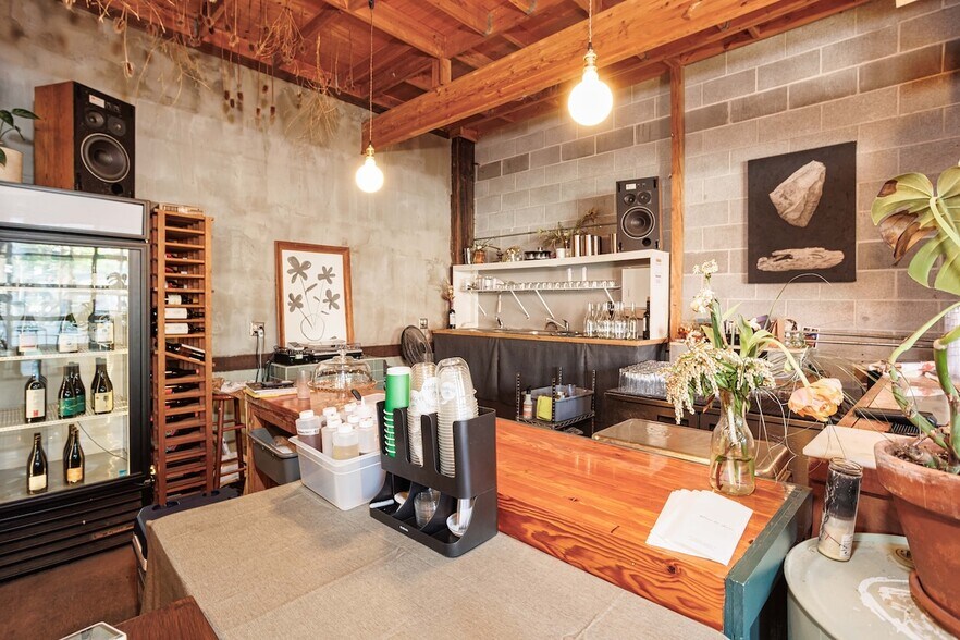 More Photos Of 3425 SE Yamhill St, Portland Loft Creative Space For Sale
