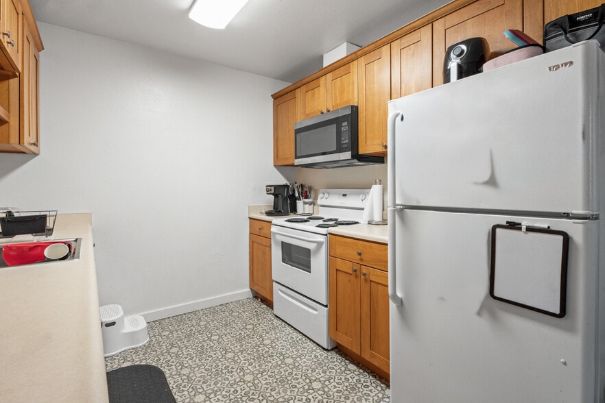 More Photos Of 2020 S Dora St, Ukiah Apartments For Sale