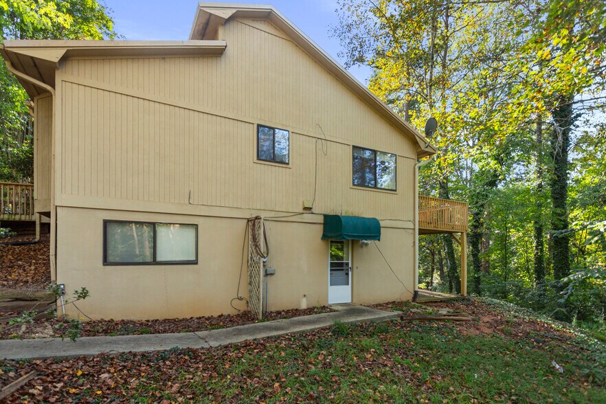 More Photos Of 400 Foxfire Ct, Seneca Apartments For Sale