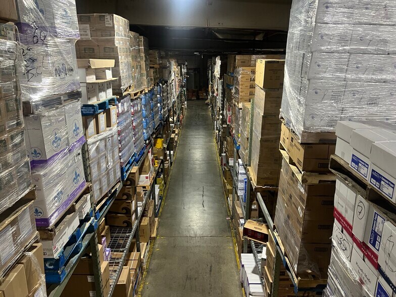 More Photos Of 7005 Tujunga Ave, North Hollywood Warehouse For Lease