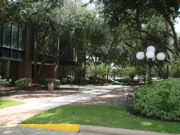 More Photos Of 16850 Saturn Ln, Houston Office For Lease