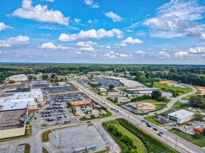More Photos Of 452 Bypass 72 NW, Greenwood Freestanding For Lease