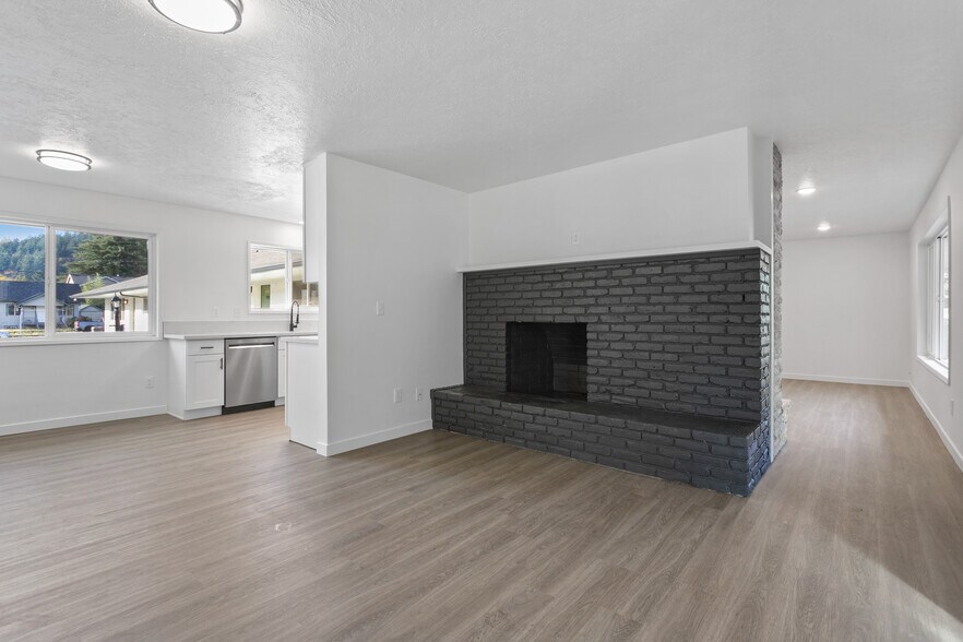 More Photos Of 1904 SE 80th Ave, Portland Apartments For Sale
