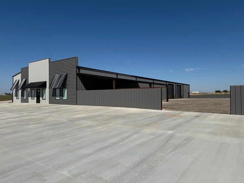 More Photos Of 9010 County Road 6820, Lubbock Industrial For Lease
