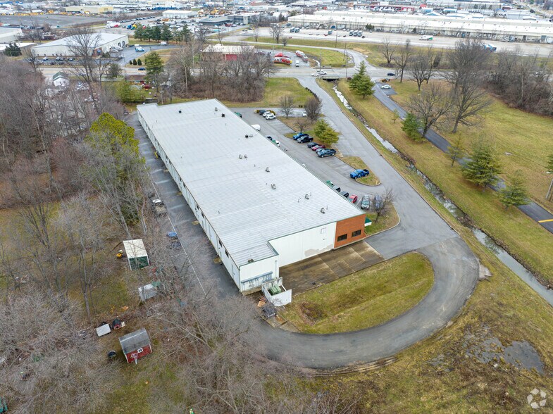 More Photos Of 4800-4820 Poplar Place Dr, Louisville Showroom For Lease