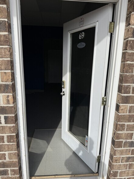 More Photos Of 69-71 Progress Ct, Moscow Mills Flex For Lease