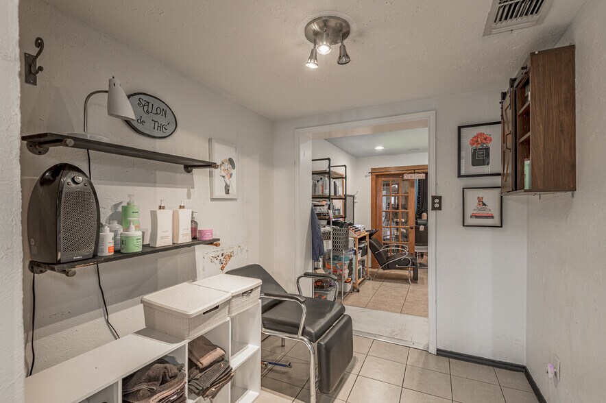 More Photos Of 131 Commerce st, Lovelady General Retail For Sale