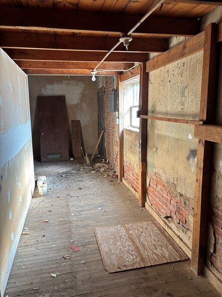 More Photos Of 122 Oak St, Sweetwater Storefront For Sale