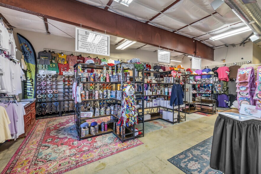 More Photos Of 242 Trade Center Dr, New Braunfels Warehouse For Lease