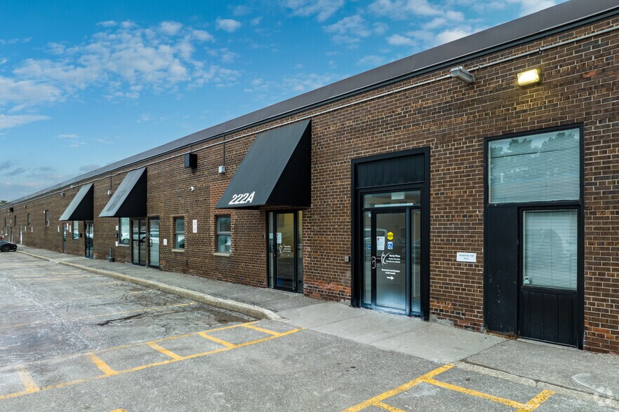 More Photos Of 220-260 Lesmill Rd, Toronto Light Distribution For Lease