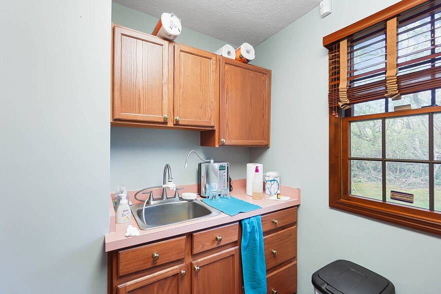 More Photos Of 860 E Franklin St, Dayton Medical For Sale