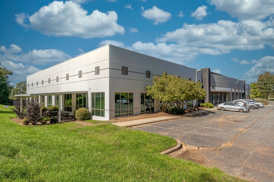 Primary Photo Of 6125 Lakeview Rd, Charlotte Light Distribution For Lease