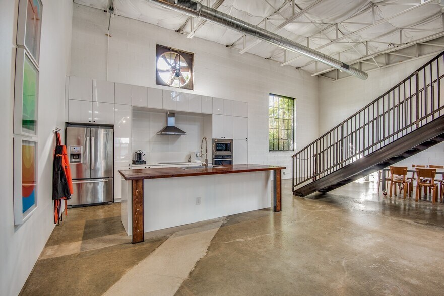 More Photos Of 4827-4841 Memphis St, Dallas Office For Lease