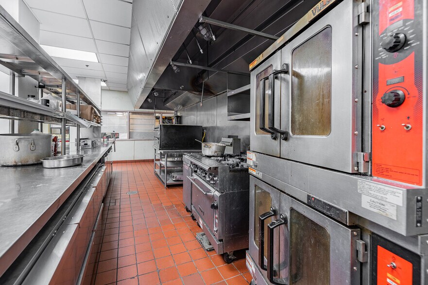 More Photos Of 125 E Main St, Rochester Hotel For Lease