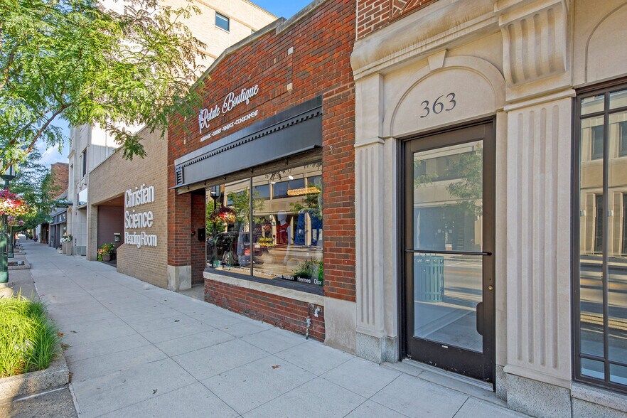 More Photos Of 361 E Maple Rd, Birmingham Storefront Retail Office For Lease