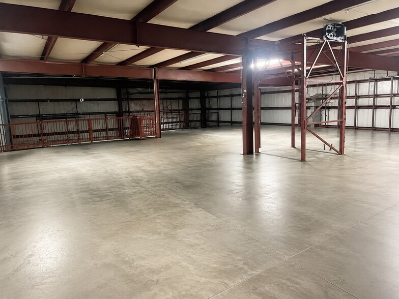 More Photos Of 7031 Grand Blvd, Houston Research And Development For Lease